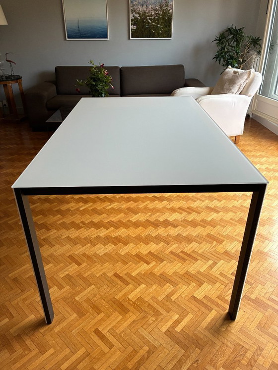 Image 1 of Mesa extensible Thin-K de cristal y acero, marca italiana Kristalia.