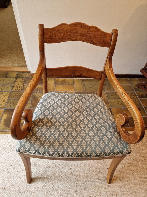 4 antique Biedermeier style chairs, 2 of which are armchairs