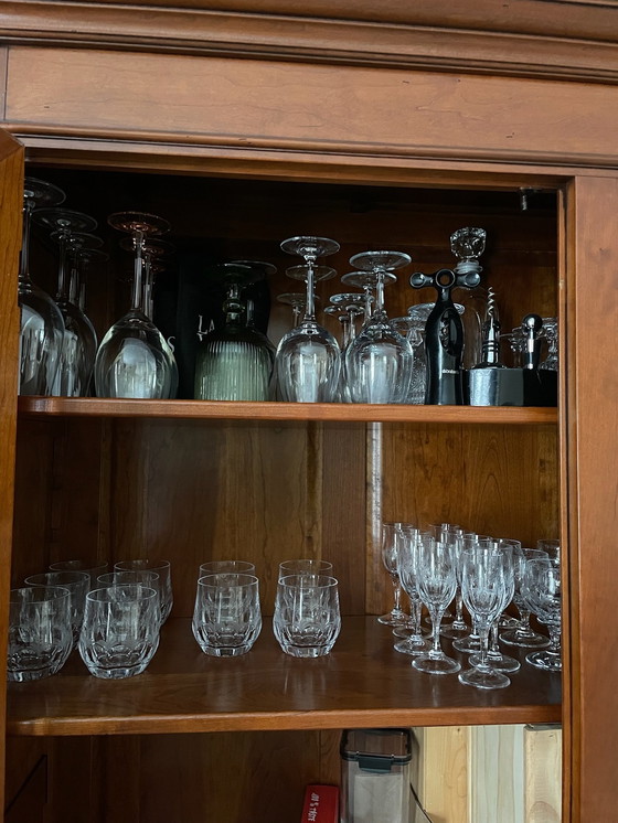 Image 1 of Kersenhouten kast