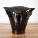 Statua di gufo in ceramica scura