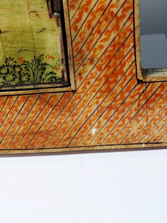 Image 1 of Espejo de ventana de Rajastán en hueso pintado a mano con decoración ecuestre, antiguo, principios del siglo XX.