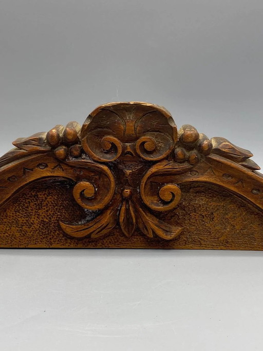 Fronton ancien en bois sculpté, décor rocaille en coquillages et volutes, ornement appliqué – beeldhouwkunst (photo 2 of 5)