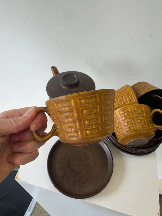 Ceramano Teeservice "Epsilon" aus den 1960er Jahren mit erhabenem geometrischem Muster. – Küchenzubehör (photo 5 of 12)
