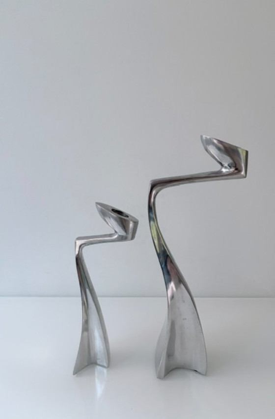 Portacandele Swan iconici di Matthew Hilton per SCP – Aluminium (photo 8 of 24)