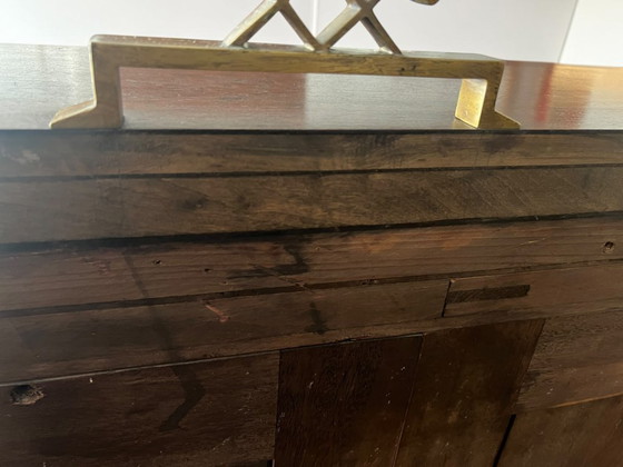 Image 1 of Seltenes Art Déco Sideboard der 30er Jahre – Mahagoni mit architektonischer Messingkrone & ausziehbarer Marmorplatte mit Label
