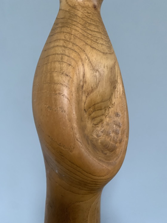 Image 1 of Grande sculpture vintage en bois de chêne, représentant une femme de 51 cm de long, de style scandinave.