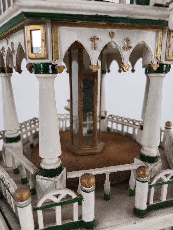 Image 1 of Pirámide navideña artesanal del siglo XIX – Arte popular