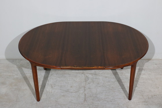 Image 1 of Table de salle à manger extensible en bois de rose par Henning Kjaernulf