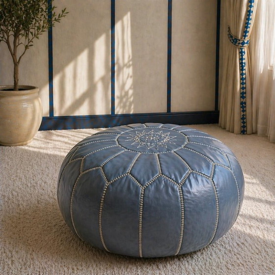 Image 1 of Pouf in pelle realizzati a mano