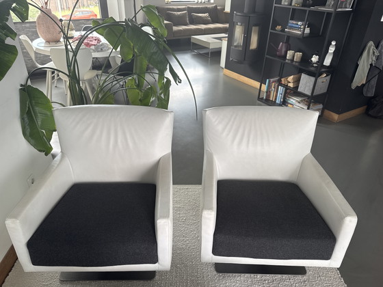 Image 1 of Montis Impala white leather swivel armchair