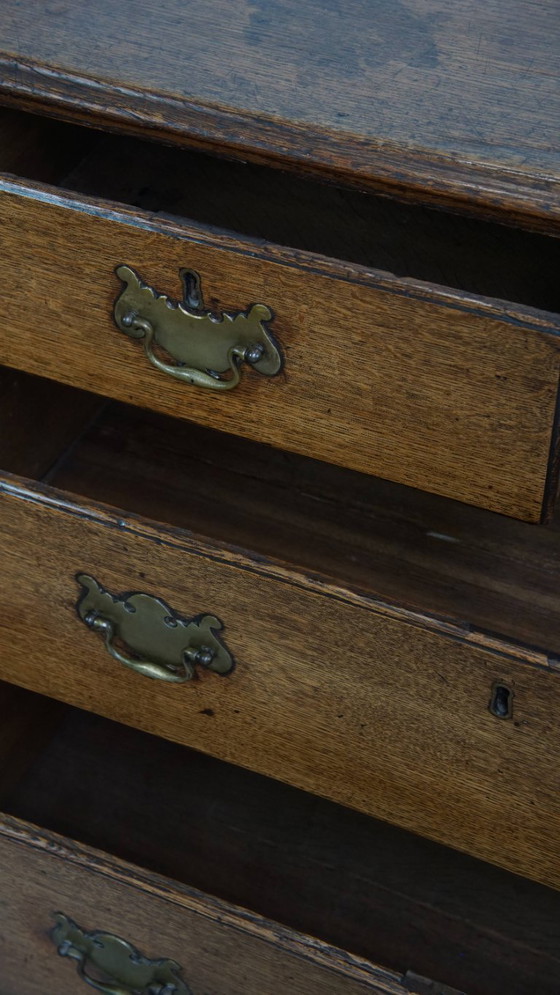 Image 1 of Commode ancienne en chêne anglais du XVIIIe siècle