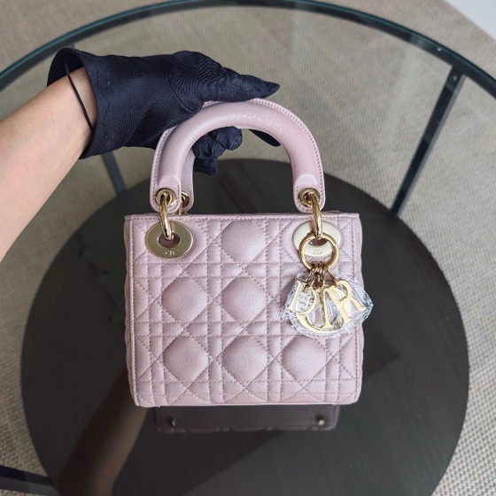 Image 1 of DIOR LADY MINI - PELLE DI AGNELLO CANNAGE ROSA CHIARO CON FERRAMENTA A CATENA