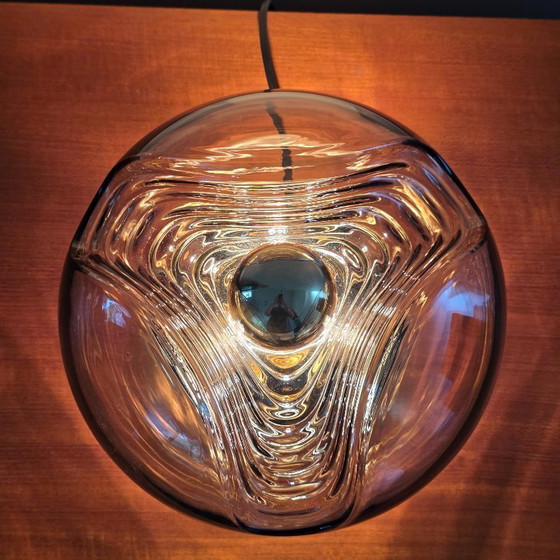 Image 1 of Vintage Space Age tafellamp – Peill & Putzler “Wave” / “Futura” – 1970s Duitsland – Rookglas en Metaal – Ø 26 cm. Space Age