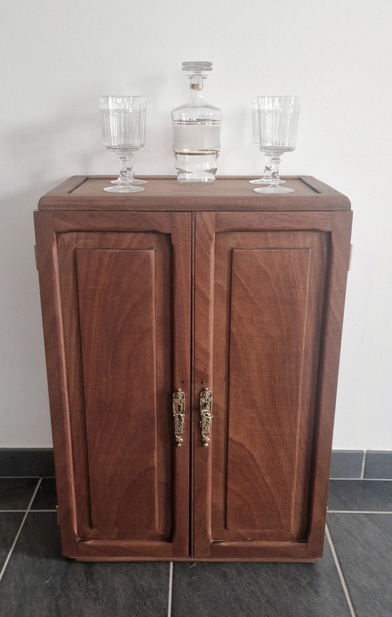 Image 1 of Ambachtelijke kast uit de jaren 50 - Massief mahonie en messing beslag