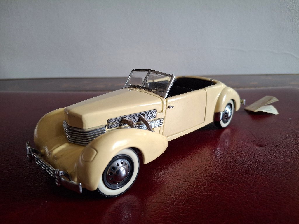 Franklin Mint Cord 812 Phaeton coupé 1937 1/24 | €69 | Whoppah