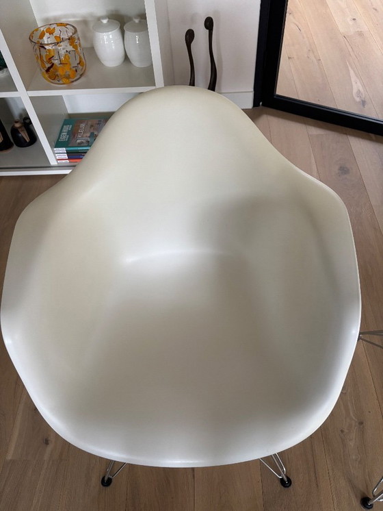 Image 1 of 4x Original Vitra Eamnes DAR chairs in good condition