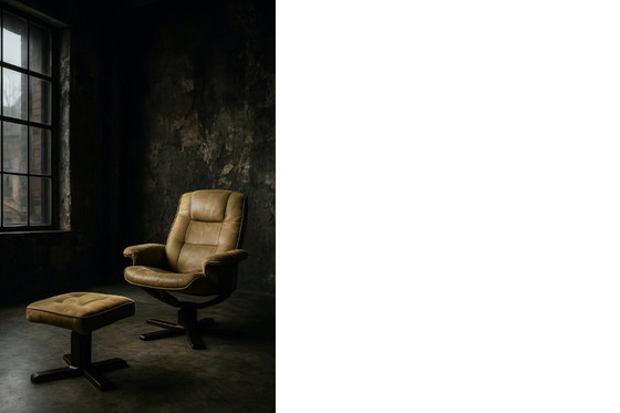 Image 1 of Chaise pivotante et ottomane marron vintage du milieu du siècle danois moderne, années 1960, lot de 2