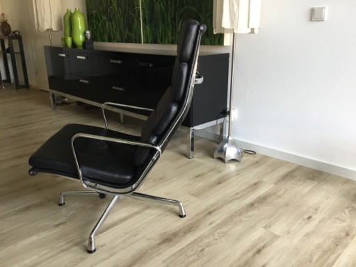 Vitra EA222 und 223