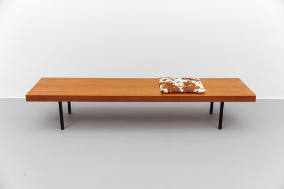 Image 1 of Banco de nogal de mediados de siglo con patas de metal, década de 1960