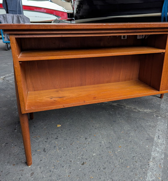 Image 1 of Scrivania indipendente vintage in teak danese con sezione bar