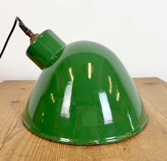 Image 1 of Industriële Britse hanglamp van groen emaille, jaren 60