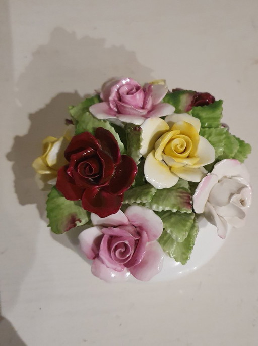 Arreglo floral vintage de Royal Doulton – Porcelana fina – 11x9 cm