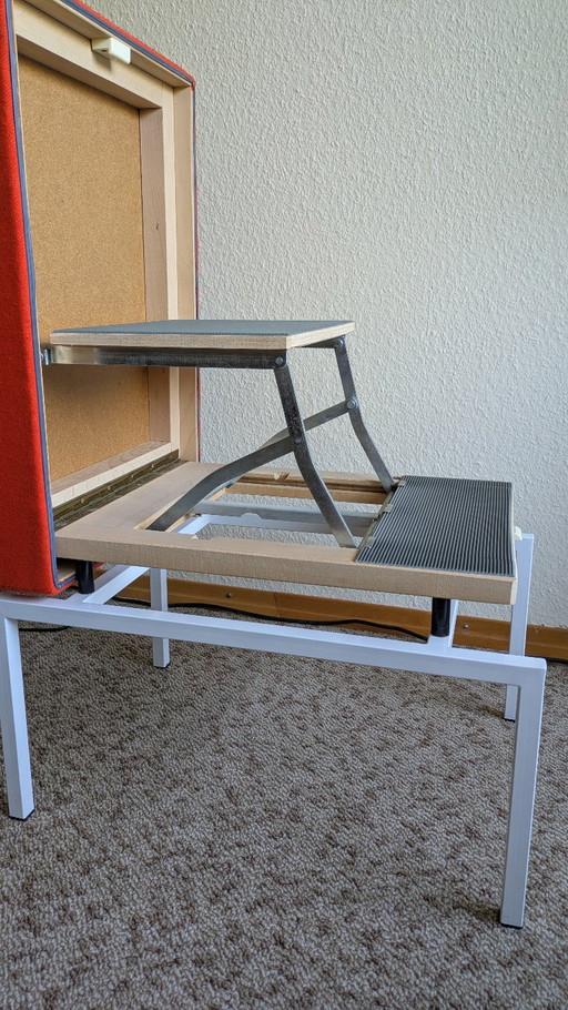 Original 60er COR Hocker mit Trittleiter, Space Age, Orange & Weiß, Top Zustand – krukjes, Metal (photo 2 of 5)