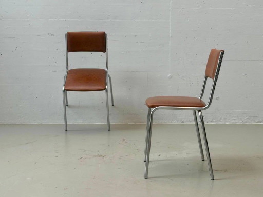 2 vintage Italiaanse stapelstoelen in chroom en bruin kunstleer, jaren 80 – eetkamerstoelen, Chrome
