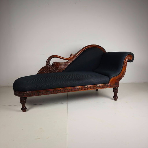 Chaise longue en forme de cygne sculpté, XXe siècle