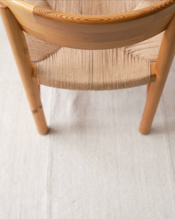 Image 1 of Rainer Daumiller. Uitschuifbare ronde tafel met 6 stoelen.