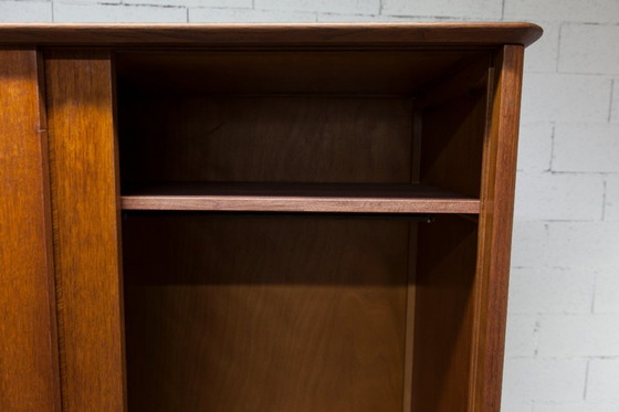 Image 1 of Jaren 30 kledingkast met schuifdeuren en een nieuw bovenblad