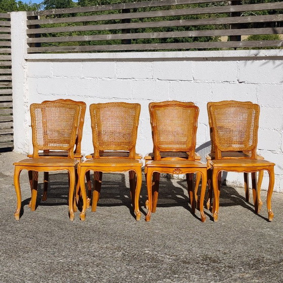 Set di 8 sedie da pranzo francesi vintage in rattan - 8 sedie da cottage in legno di ciliegio - Stile Luigi (photo 2 of 15)