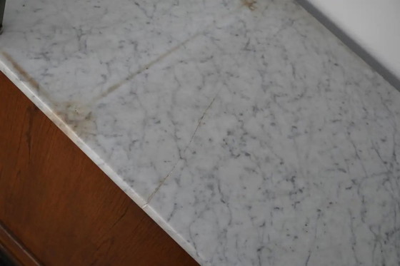 Image 1 of Gran mostrador antiguo Art Déco de chocolate alemán de roble y mármol, década de 1920