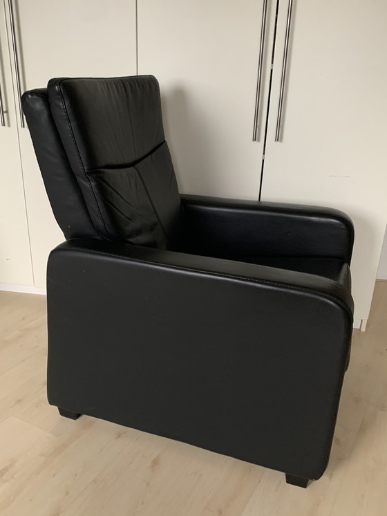 Image 1 of Schwarzer Ledersessel in neuem Zustand