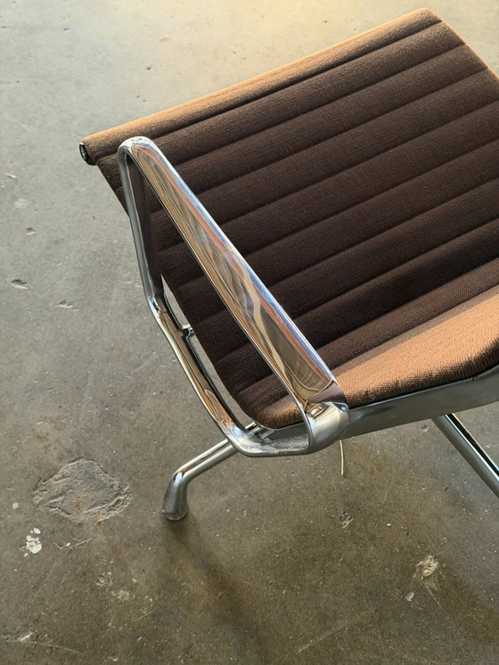 Image 1 of Vitra Eames EA124 | Hopsak