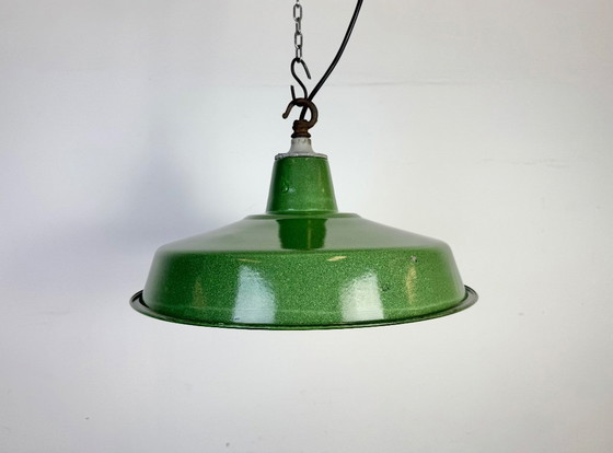 Image 1 of Industriële groene emaille fabriekshanglamp, jaren 60
