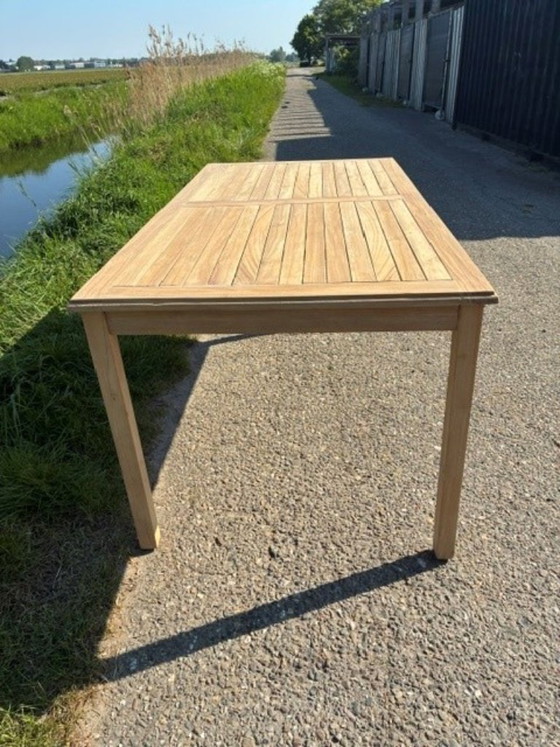 Image 1 of Prachtige massief teakhouten tuintafel als NIEUW