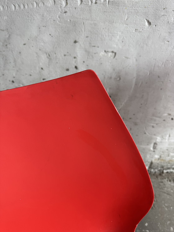Image 1 of Paire de chaises "Maui" rouges Chaises par Vico Magistretti pour Kartell - Italian Design