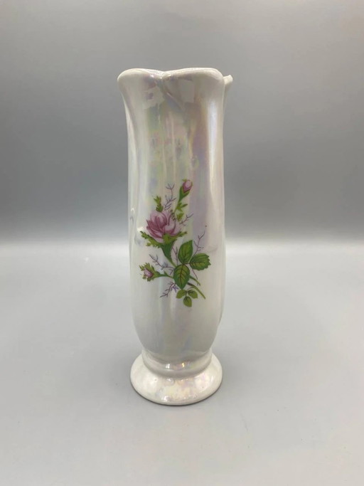 Iridescent Porcelain Bud Vase, Rose-Decorated, Scalloped Rim – decoratieve objecten