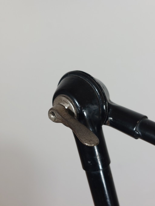 Schwarze Bauhaus SIS Werkstattlampe Gelenklampe 