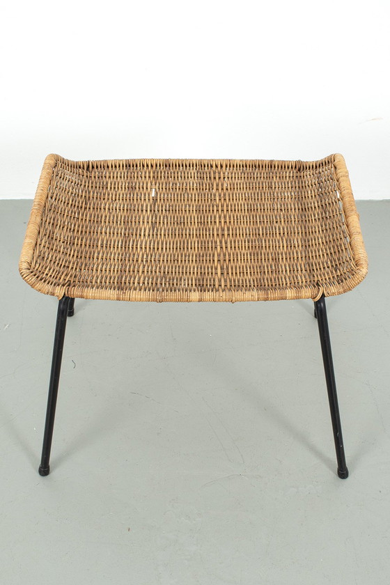 Image 1 of Drahtgestellhocker mit Rattan
