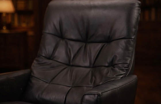 Image 1 of Modernist black leather armchair with a chrome X-frame base in a contemporary style, in good condition with minor signs of aging