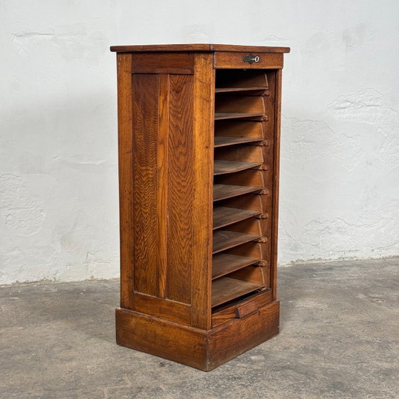 Image 1 of Eikenhouten Tambourvoorkast in de stijl van Károly Lingel, jaren 30