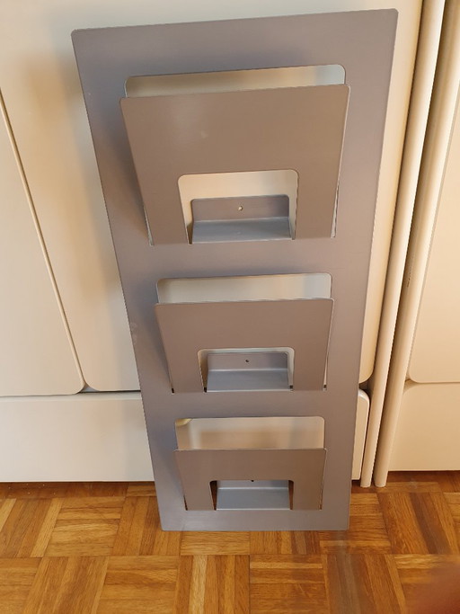 Revistero de pared Skrissel de IKEA, estilo vintage | Años 90 | Metal gris – tijdschriftenrek