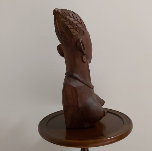 African bust of a woman from the Congo colonial era