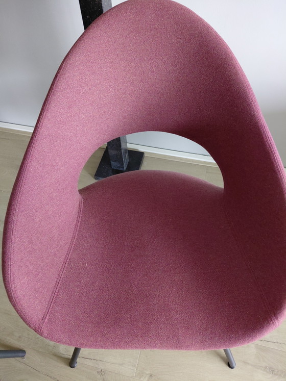 Image 1 of Like new original Artifort Shake chair in color Ruby 592