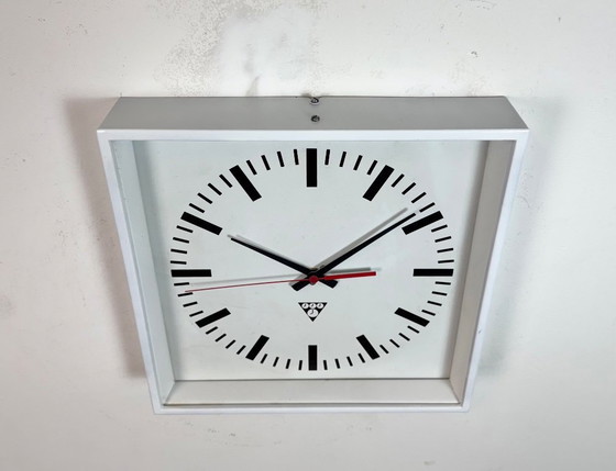 Image 1 of Reloj de pared cuadrado industrial blanco de Pragotron, años 70
