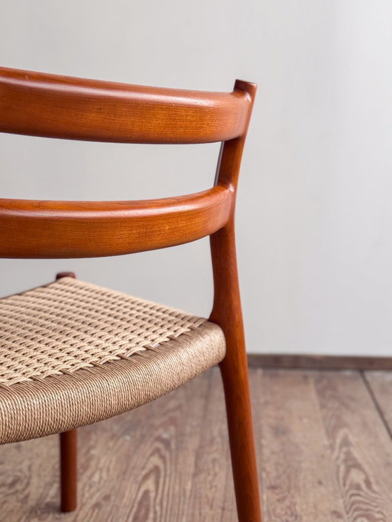 Image 1 of Zwei Teak-Esszimmerstühle, Modell 84 von Niels O. Møller für J.L. Moller, Dänemark