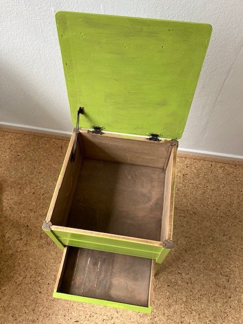 Image 1 of Scatola da cucito vintage in legno verde lime