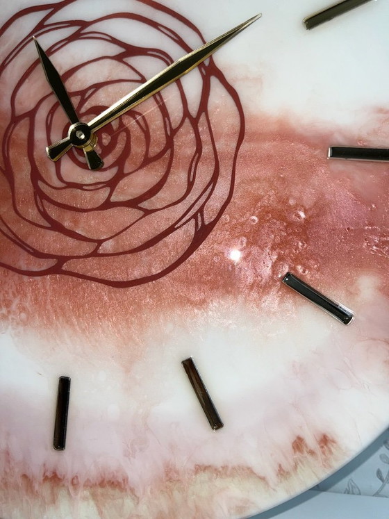 Image 1 of Exclusieve wandklok van epoxyhars